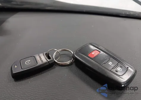 2021 Toyota Rav4 Xle z USA, uszkodzony, nr VIN 2T3P1RFV0MW231033